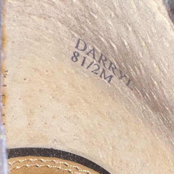 Tahari TA-Darryl Heels - Sz 8.5 - Picture 7 of 7